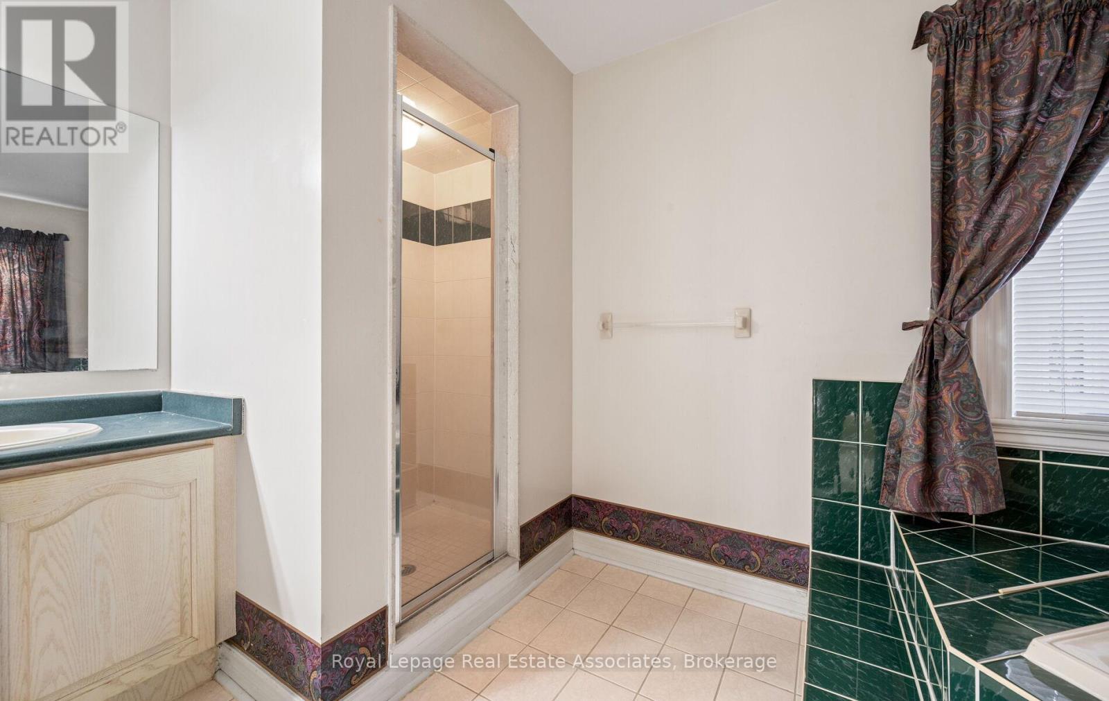 5278 Hilton Court, Mississauga, ON - Indoor Photo Showing Bathroom