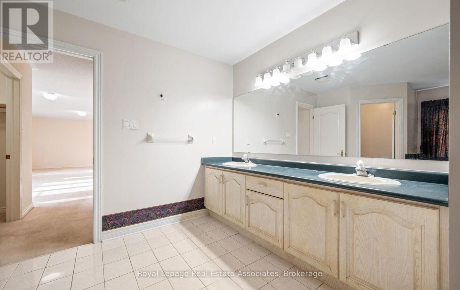 5278 Hilton Court, Mississauga, ON - Indoor Photo Showing Bathroom