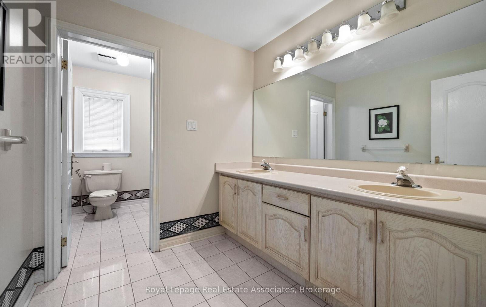 5278 Hilton Court, Mississauga, ON - Indoor Photo Showing Bathroom