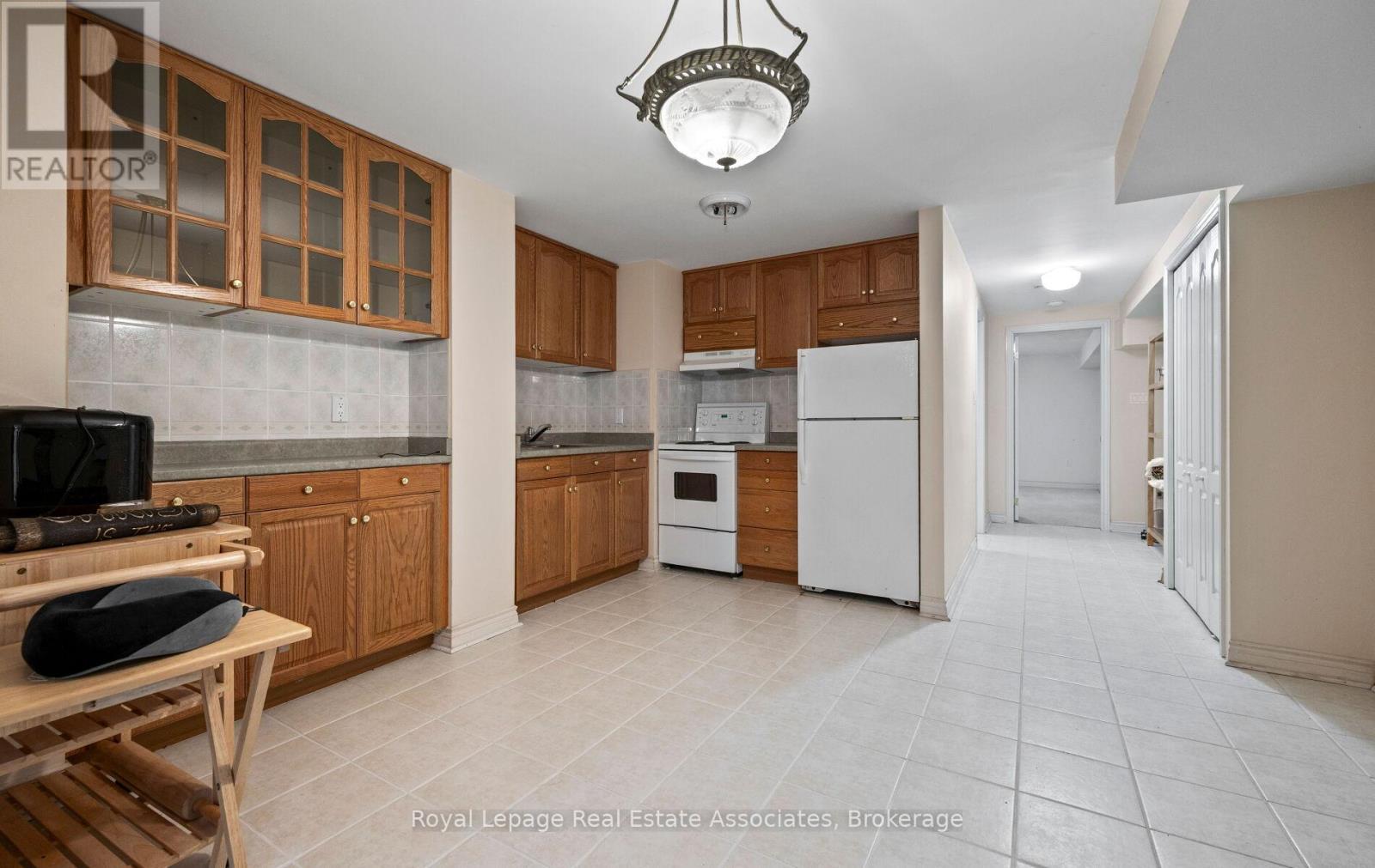 5278 Hilton Court, Mississauga, ON - Indoor Photo Showing Kitchen