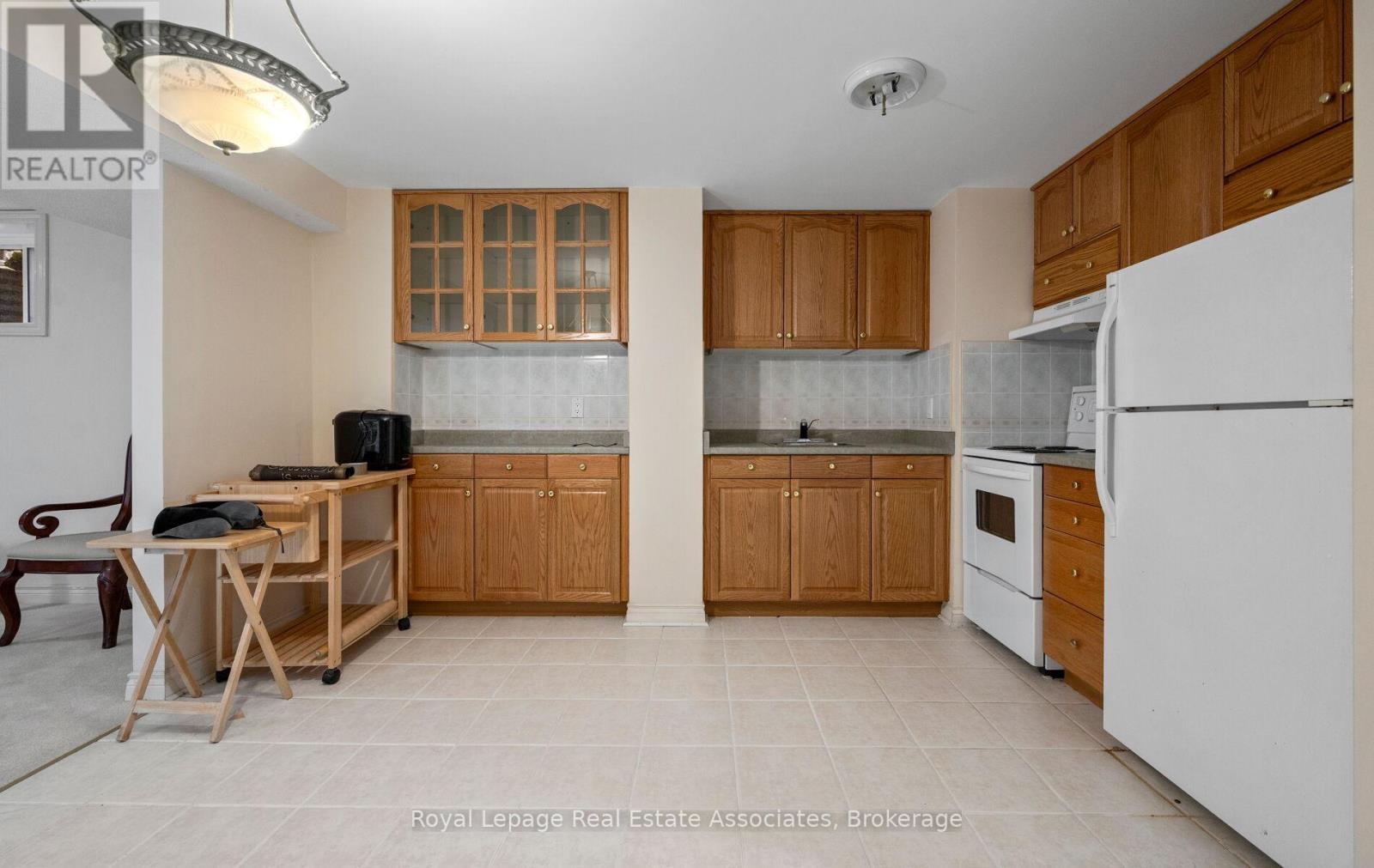 5278 Hilton Court, Mississauga, ON - Indoor Photo Showing Kitchen