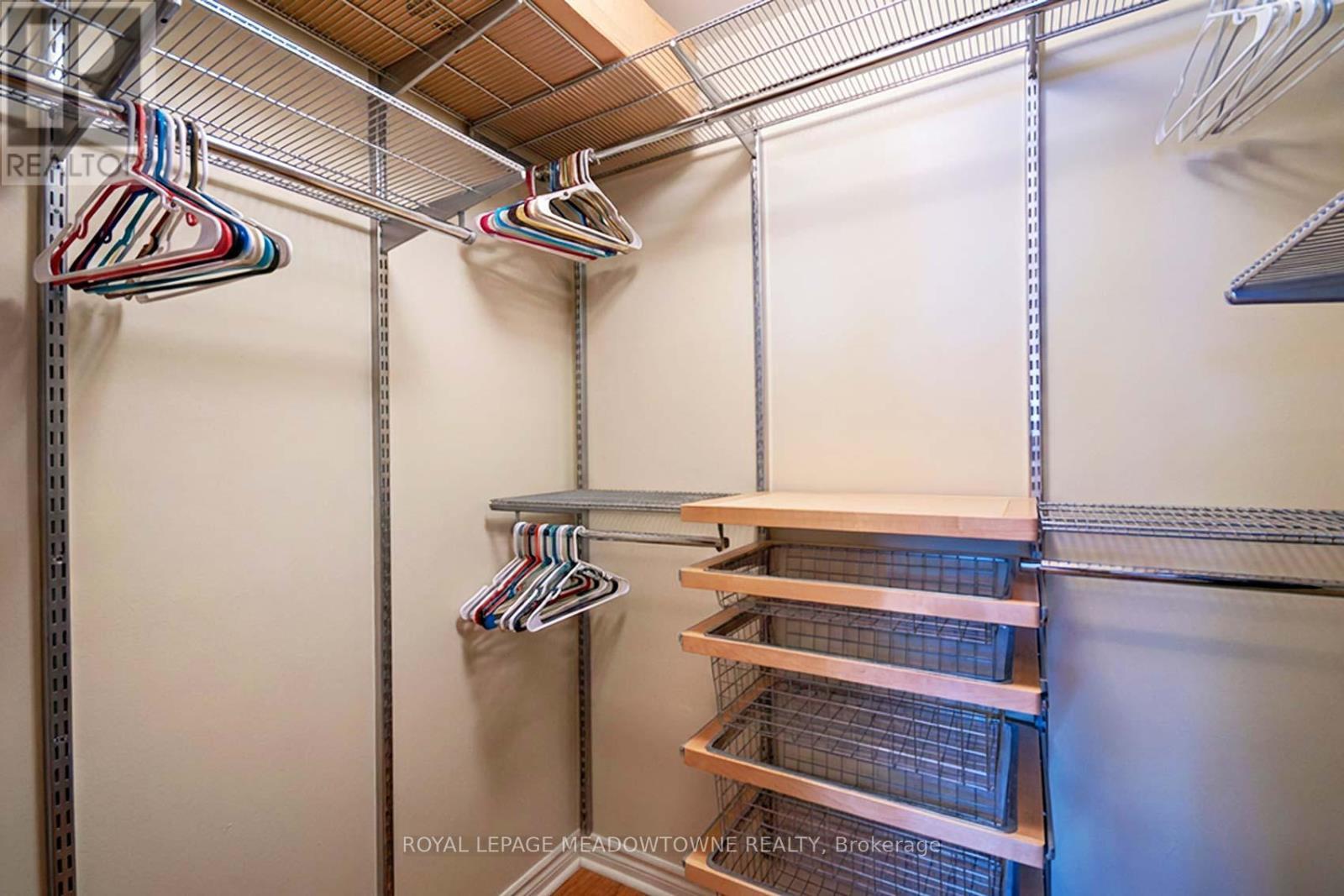 2529 Claymore Crescent, Mississauga, ON - Indoor With Storage