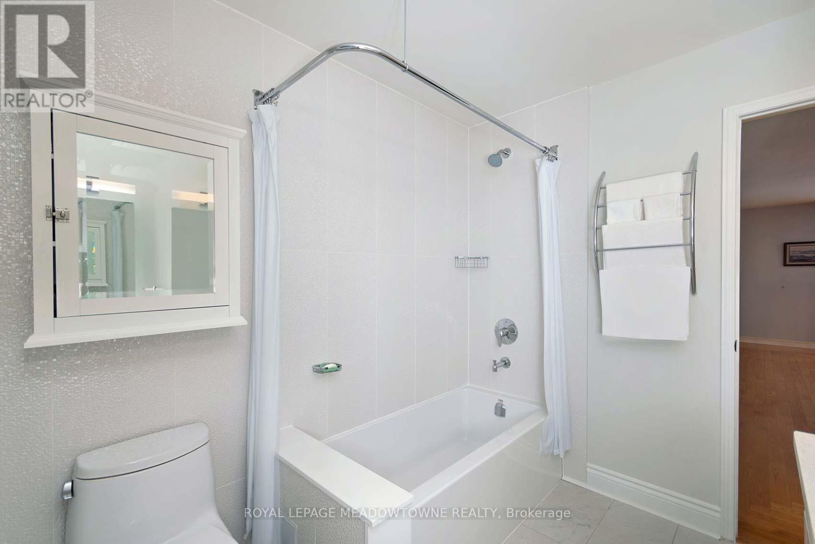 2529 Claymore Crescent, Mississauga, ON - Indoor Photo Showing Bathroom