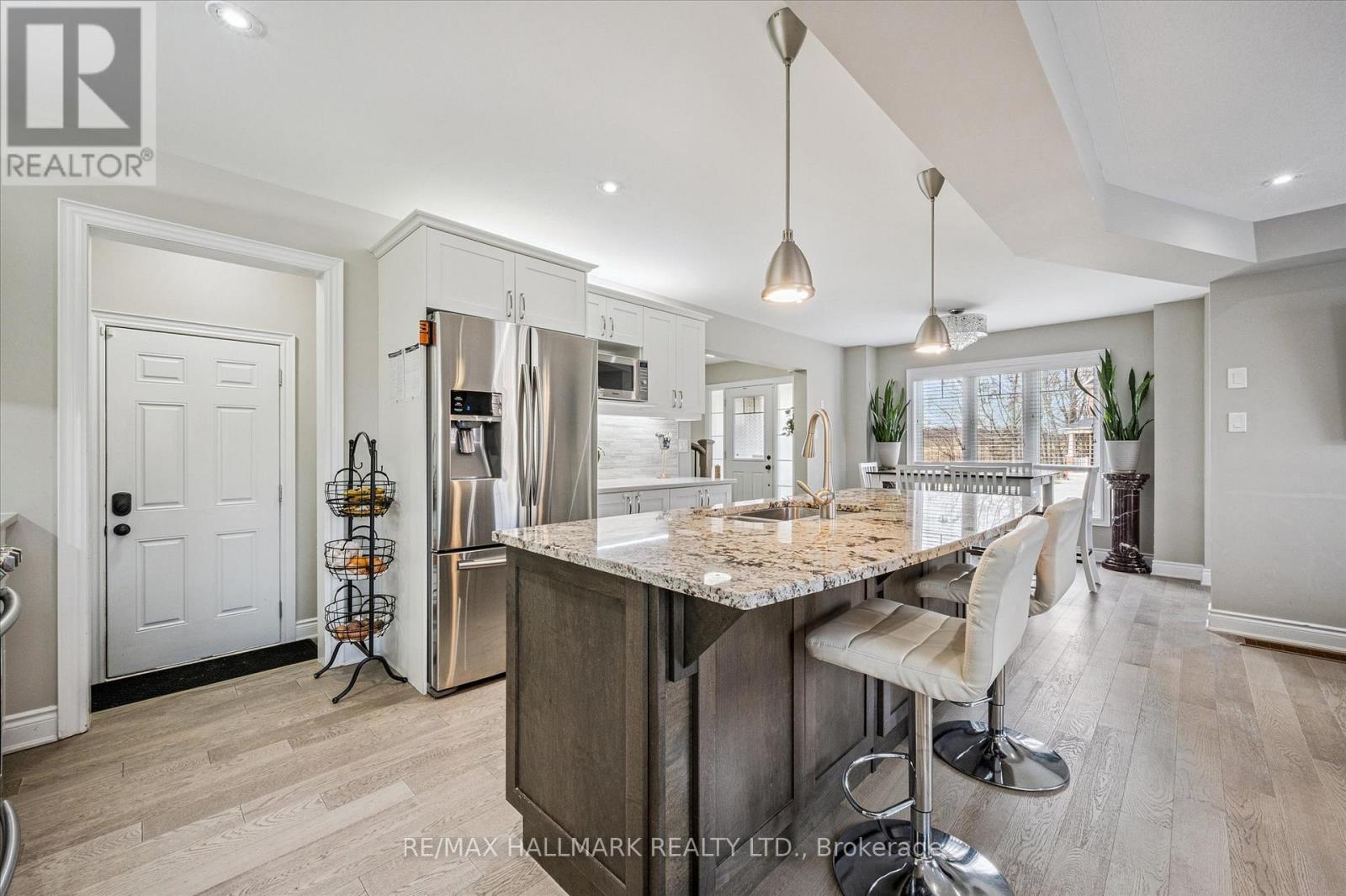 226 Amand Drive, Kitchener, ON - Indoor Photo Showing Kitchen With Upgraded Kitchen