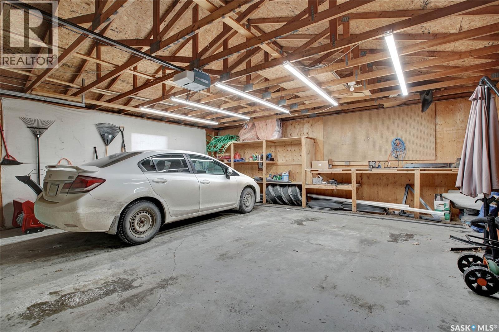 534 David Knight Way, Saskatoon, SK - Indoor Photo Showing Garage