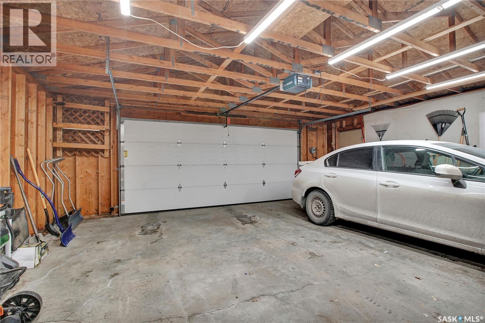 534 David Knight Way, Saskatoon, SK - Indoor Photo Showing Garage
