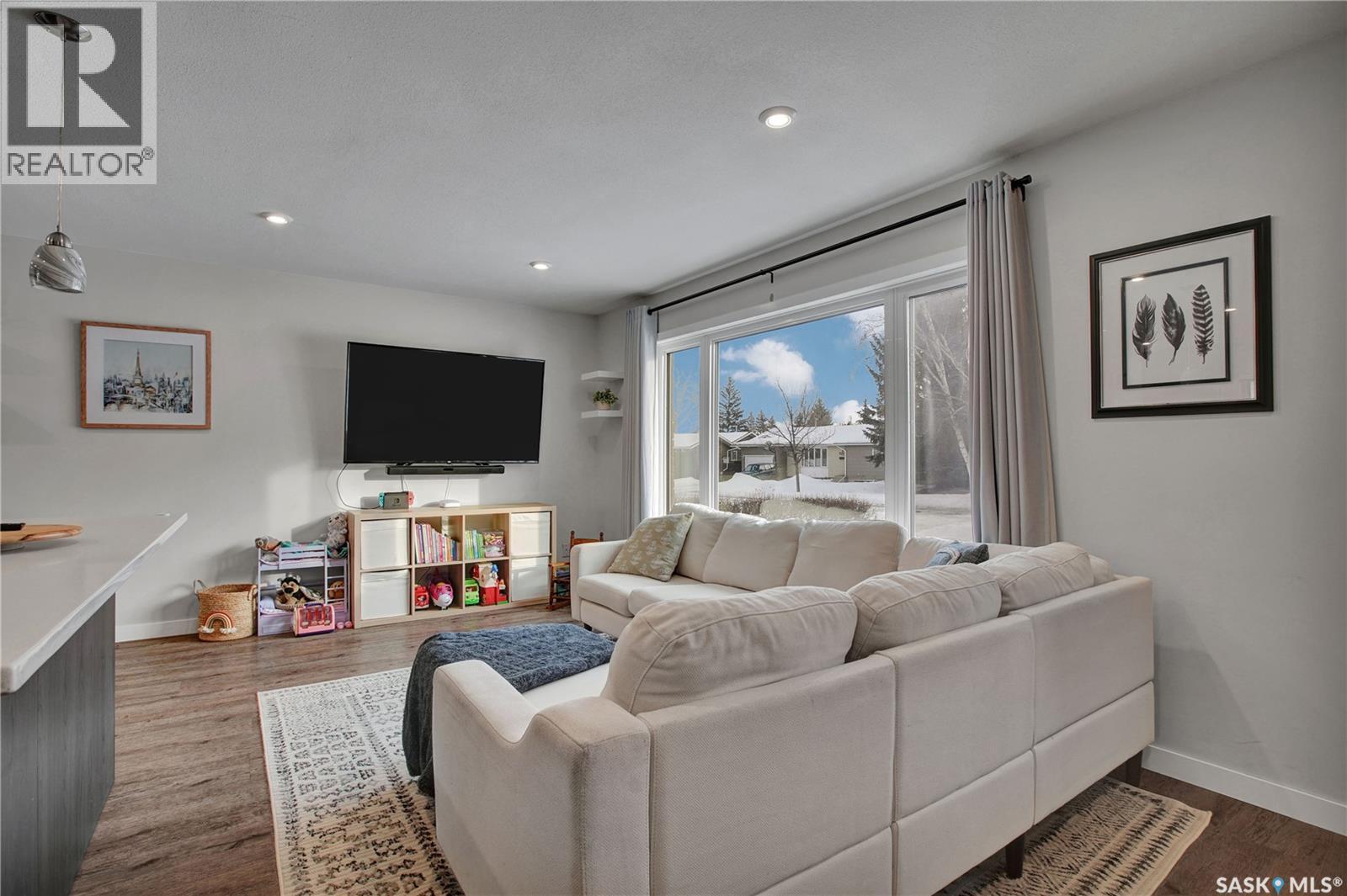 534 David Knight Way, Saskatoon, SK - Indoor Photo Showing Living Room