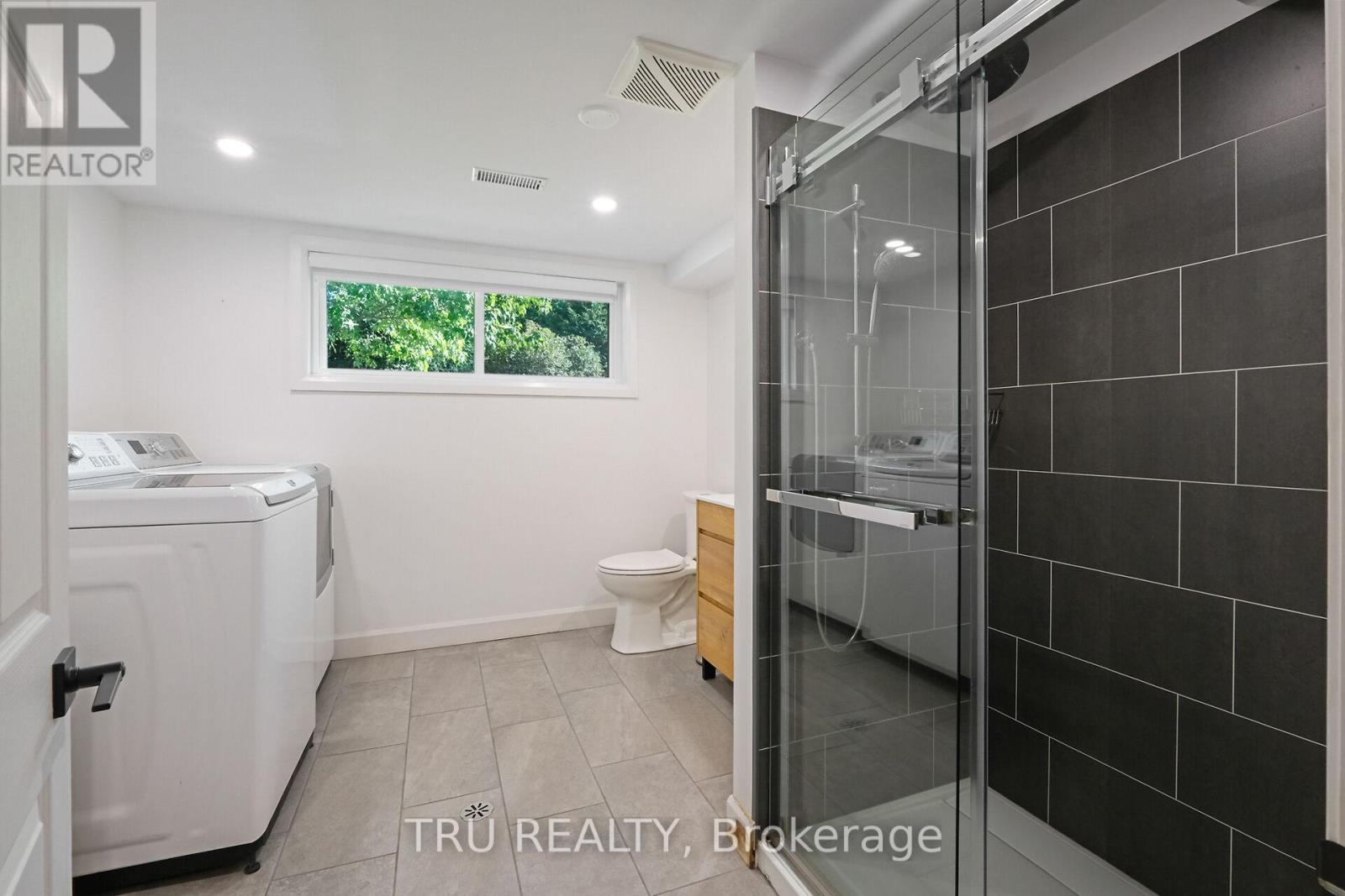 12 Apache Crescent, Ottawa, ON - Indoor