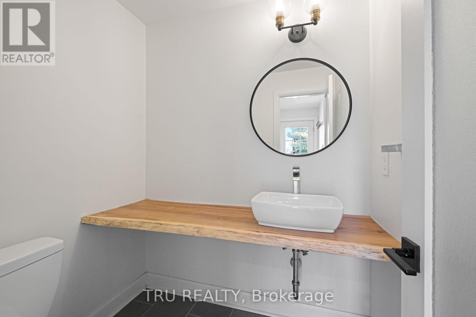 12 Apache Crescent, Ottawa, ON - Indoor Photo Showing Bathroom