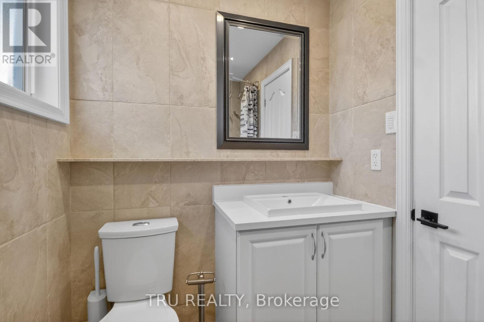 12 Apache Crescent, Ottawa, ON - Indoor Photo Showing Bathroom