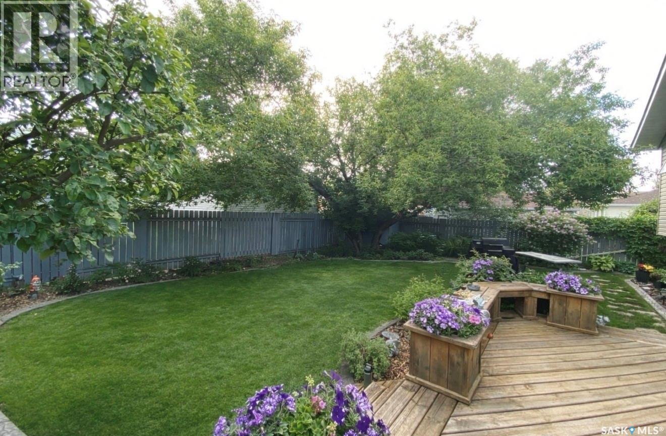 338 Armstrong Way, Saskatoon, SK - Outdoor With Backyard