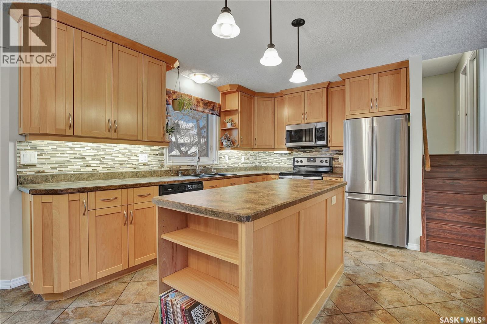 338 Armstrong Way, Saskatoon, SK - Indoor Photo Showing Kitchen With Stainless Steel Kitchen