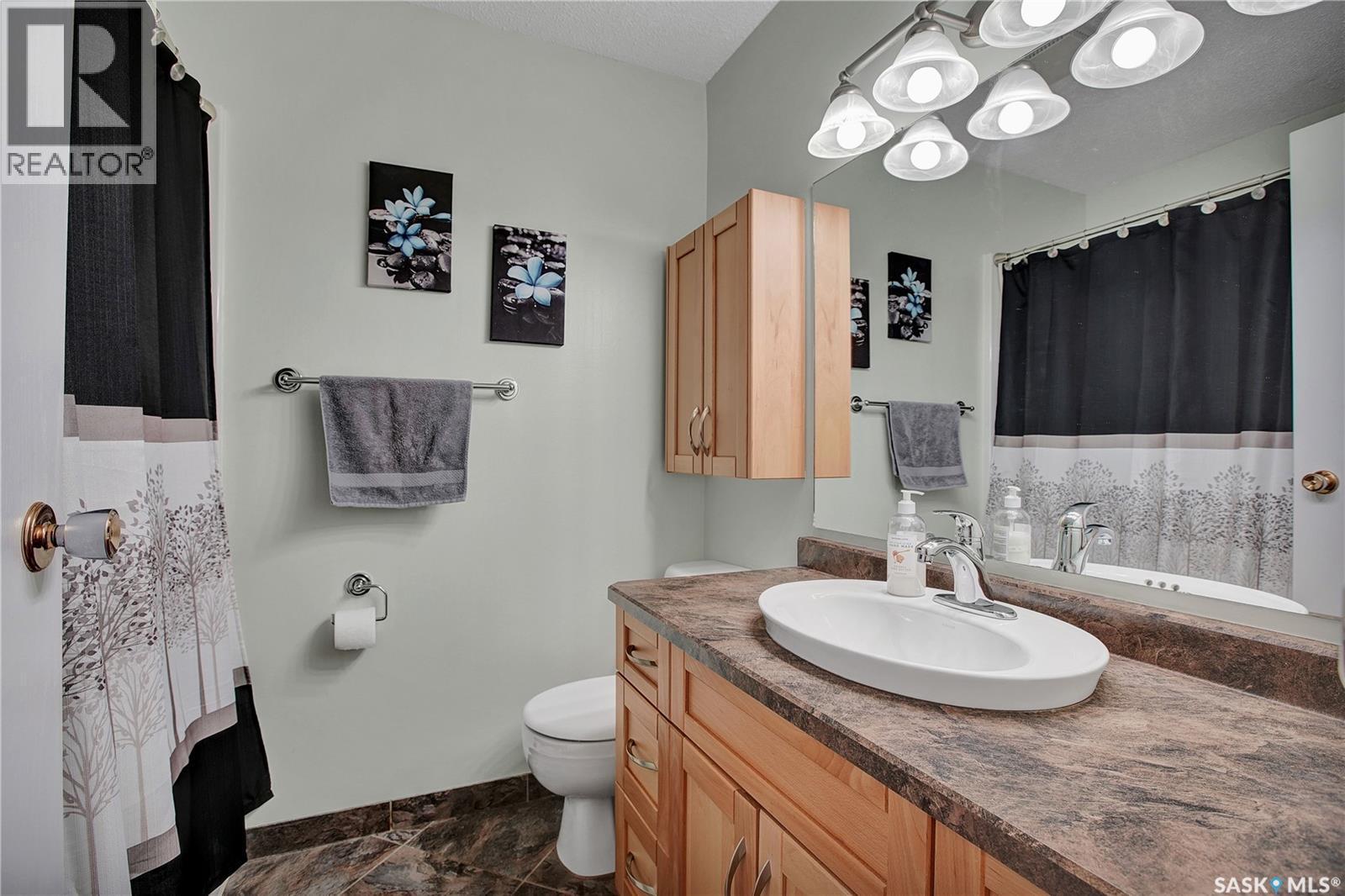 338 Armstrong Way, Saskatoon, SK - Indoor Photo Showing Bathroom