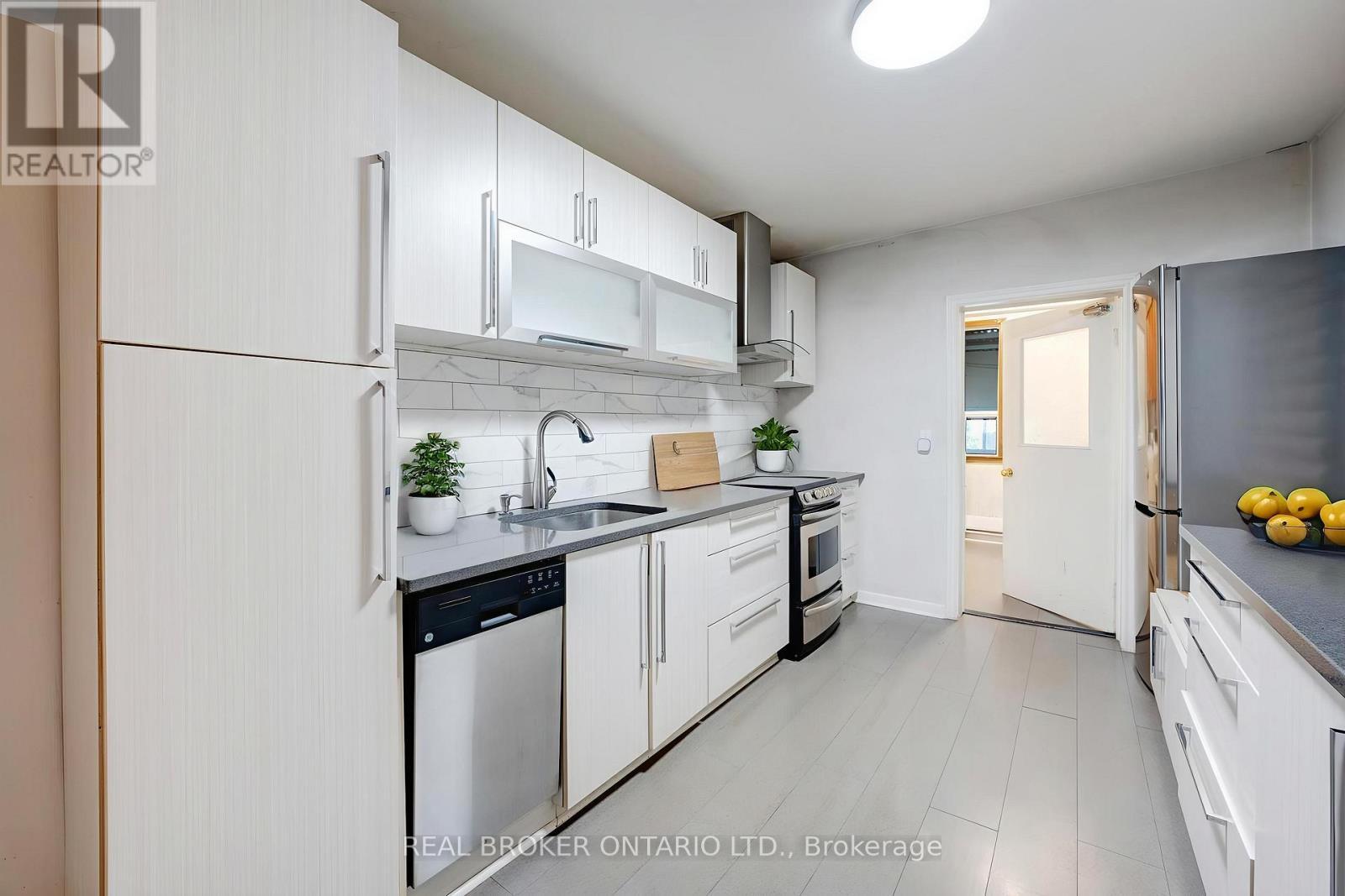 195 Islington Avenue, Toronto, ON - Indoor Photo Showing Kitchen