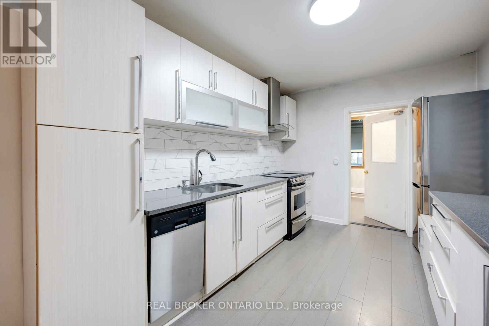 195 Islington Avenue, Toronto, ON - Indoor Photo Showing Kitchen With Upgraded Kitchen