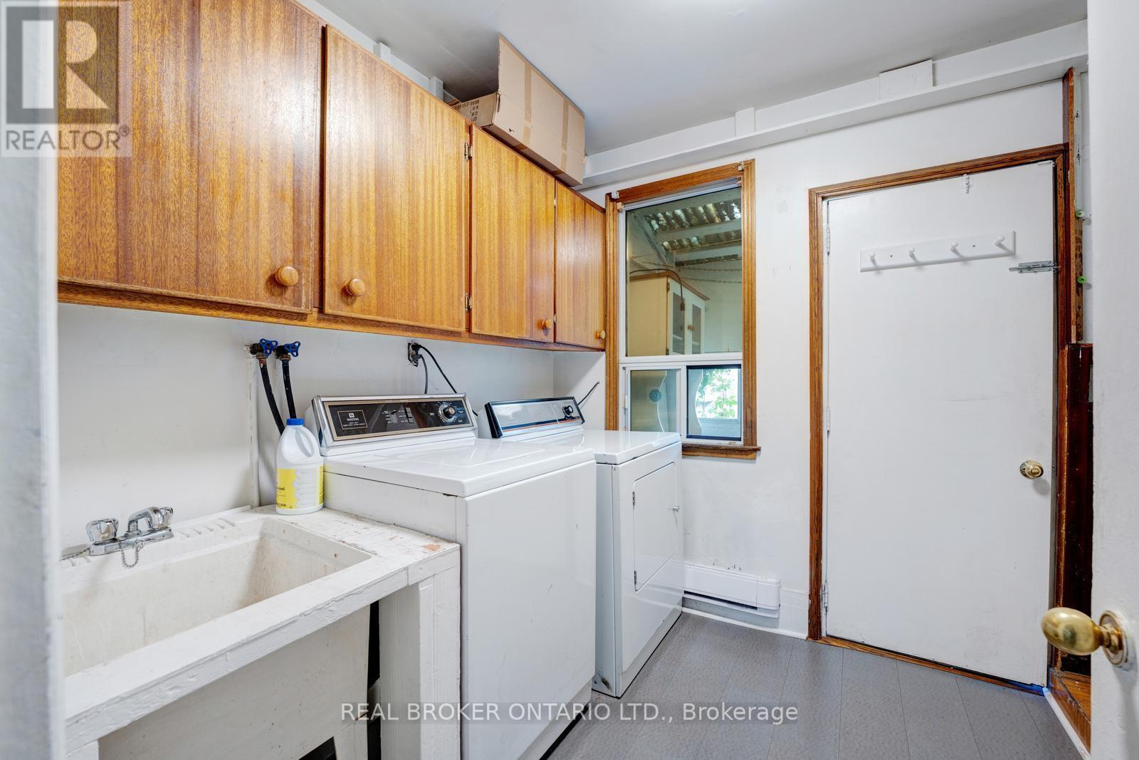 195 Islington Avenue, Toronto, ON - Indoor Photo Showing Laundry Room