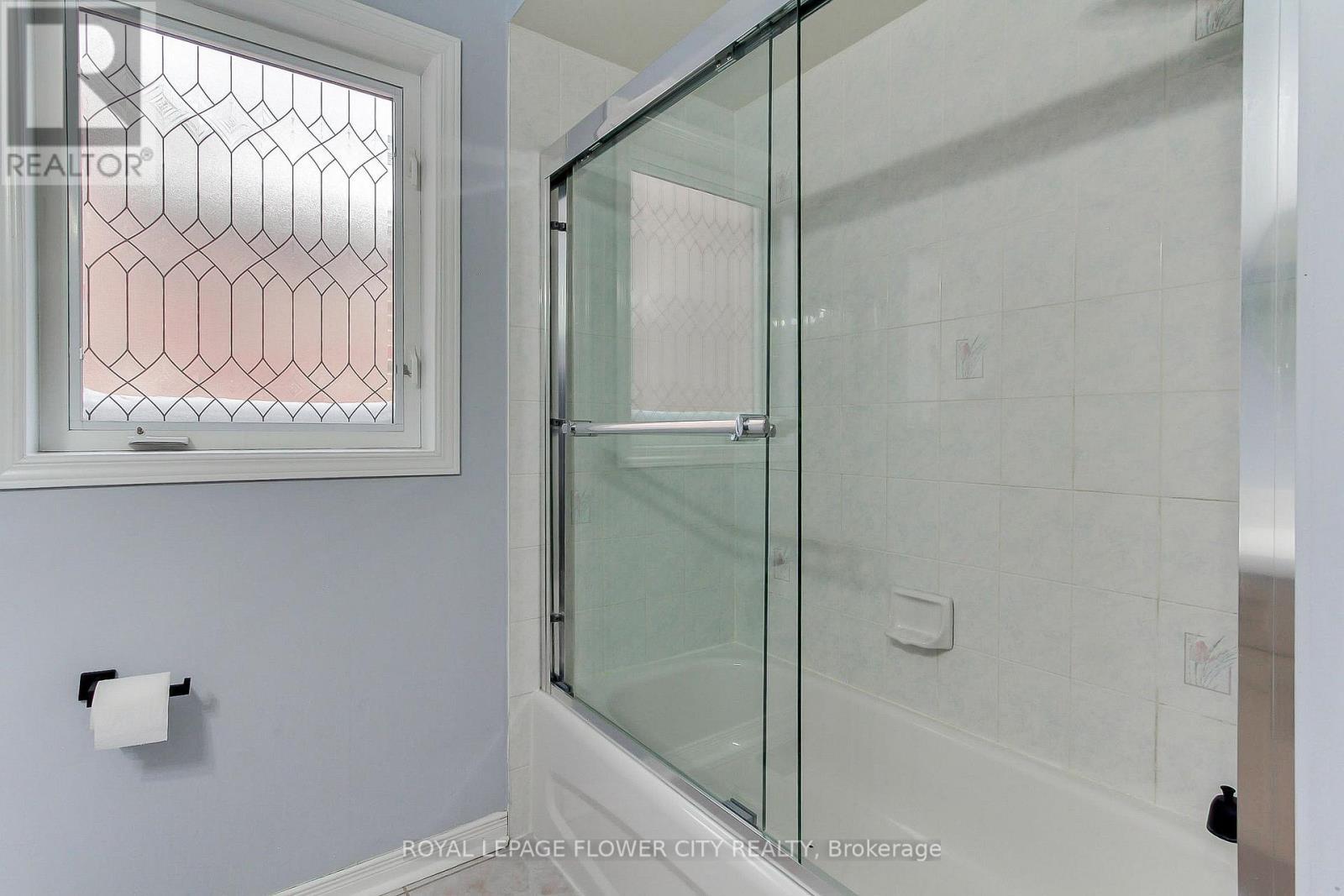 4826 Auckland Avenue, Mississauga, ON - Indoor Photo Showing Bathroom