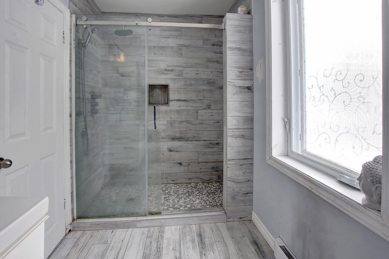 Salle de bains - 9490 3E Rue, Montréal (Rivière-Des-Prairies/Pointe-Aux-Trembles), QC - Indoor Photo Showing Bathroom