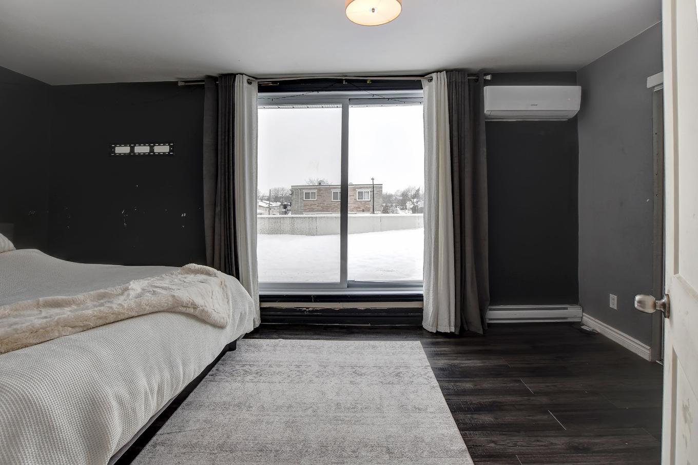 Chambre à coucher principale - 9490 3E Rue, Montréal (Rivière-Des-Prairies/Pointe-Aux-Trembles), QC - Indoor Photo Showing Bedroom