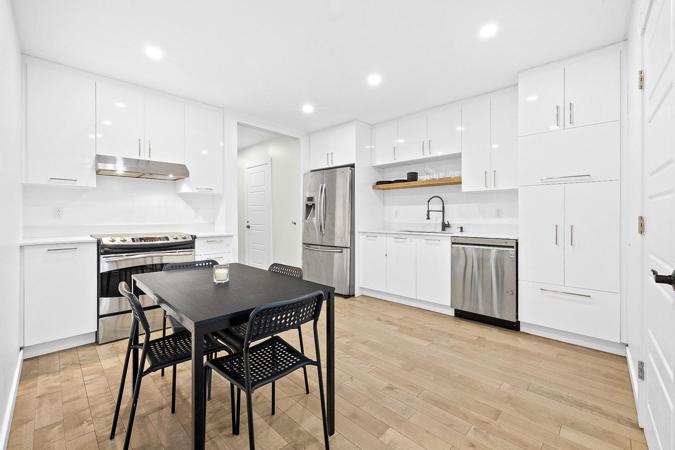 Kitchen - 933 Rue St-Ferdinand, Montréal (Le Sud-Ouest), QC - Indoor Photo Showing Kitchen With Upgraded Kitchen