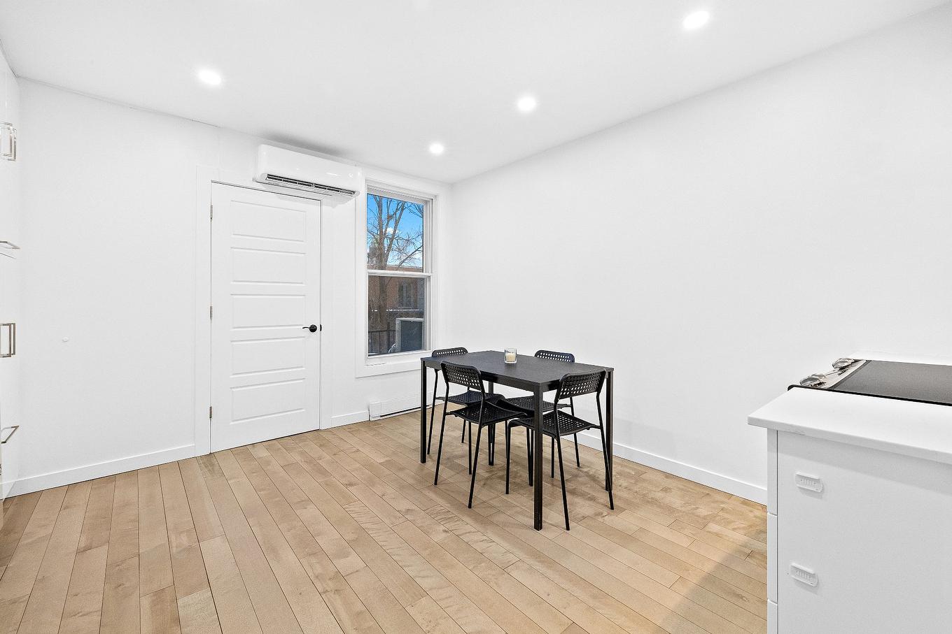 Dining room - 933 Rue St-Ferdinand, Montréal (Le Sud-Ouest), QC - Indoor Photo Showing Other Room
