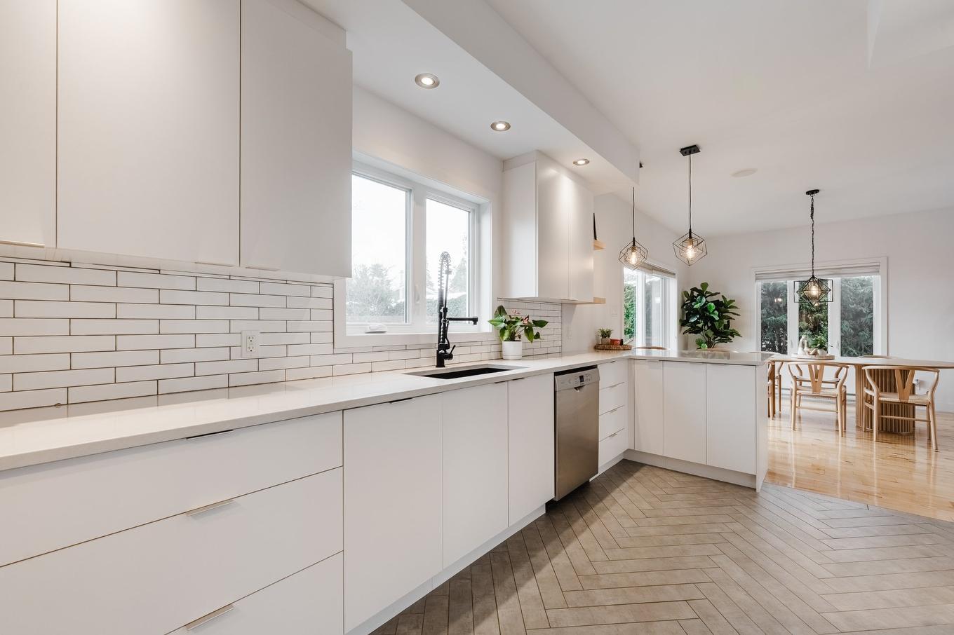 Kitchen - 960 Rue Moquin, Chambly, QC - Indoor Photo Showing Kitchen With Upgraded Kitchen
