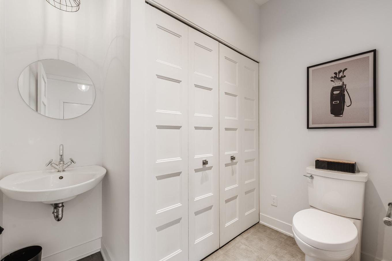 Powder room - 960 Rue Moquin, Chambly, QC - Indoor Photo Showing Bathroom