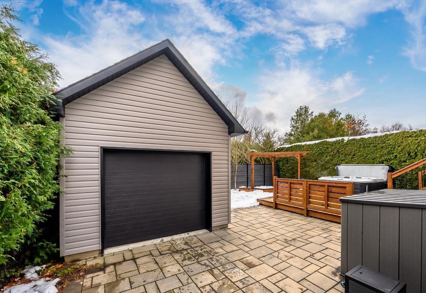 Garage - 960 Rue Moquin, Chambly, QC - Outdoor With Exterior
