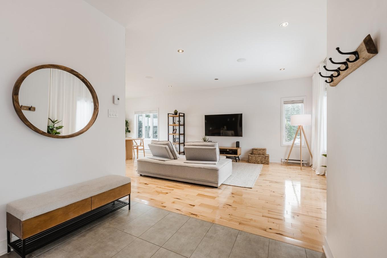 Hall - 960 Rue Moquin, Chambly, QC - Indoor