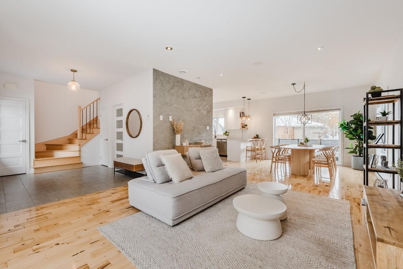 Living room - 960 Rue Moquin, Chambly, QC - Indoor Photo Showing Living Room