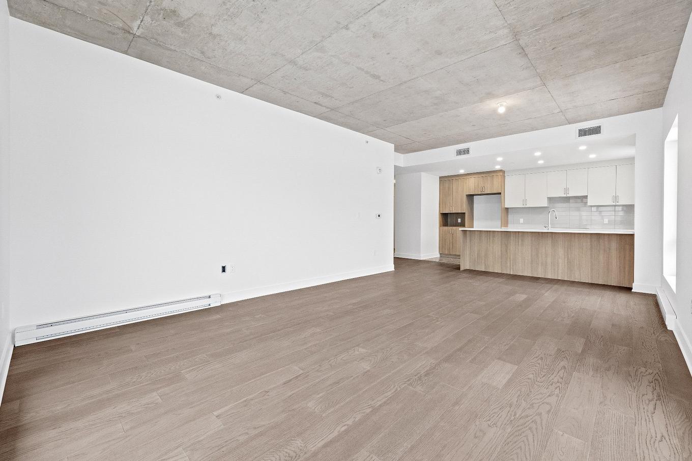Salon - 201-244 Boul. Hymus, Pointe-Claire, QC - Indoor Photo Showing Kitchen