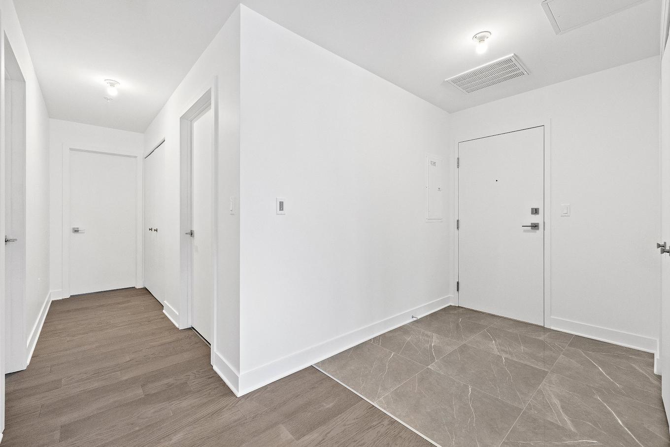 Hall d'entrée/Vestibule - 201-244 Boul. Hymus, Pointe-Claire, QC - Indoor Photo Showing Other Room