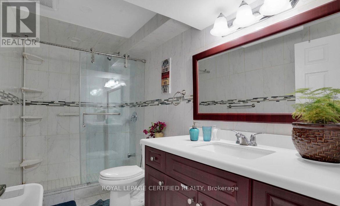 7736 Wildfern Drive, Mississauga, ON - Indoor Photo Showing Bathroom