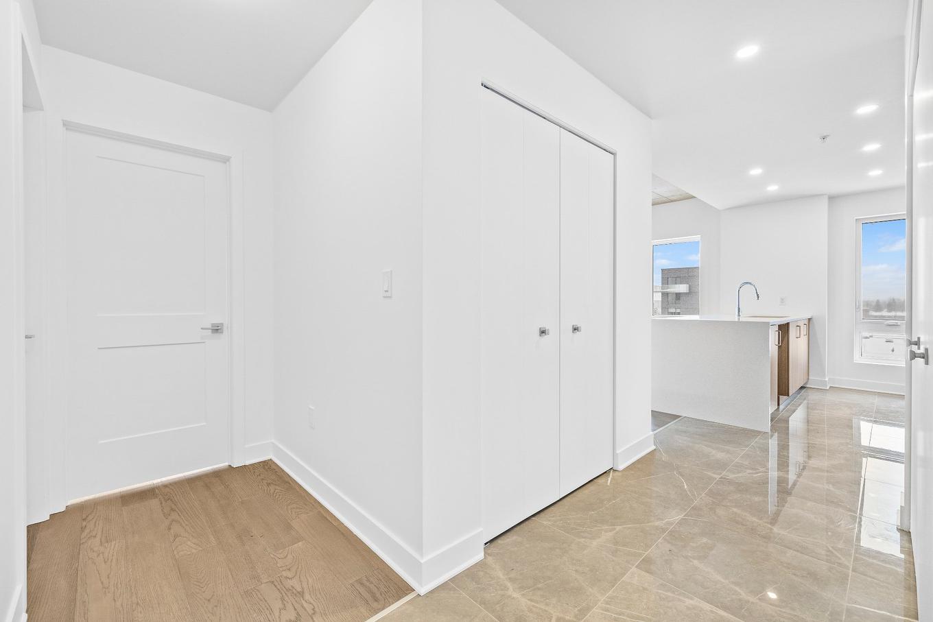 Corridor - 505-244 Boul. Hymus, Pointe-Claire, QC - Indoor Photo Showing Other Room