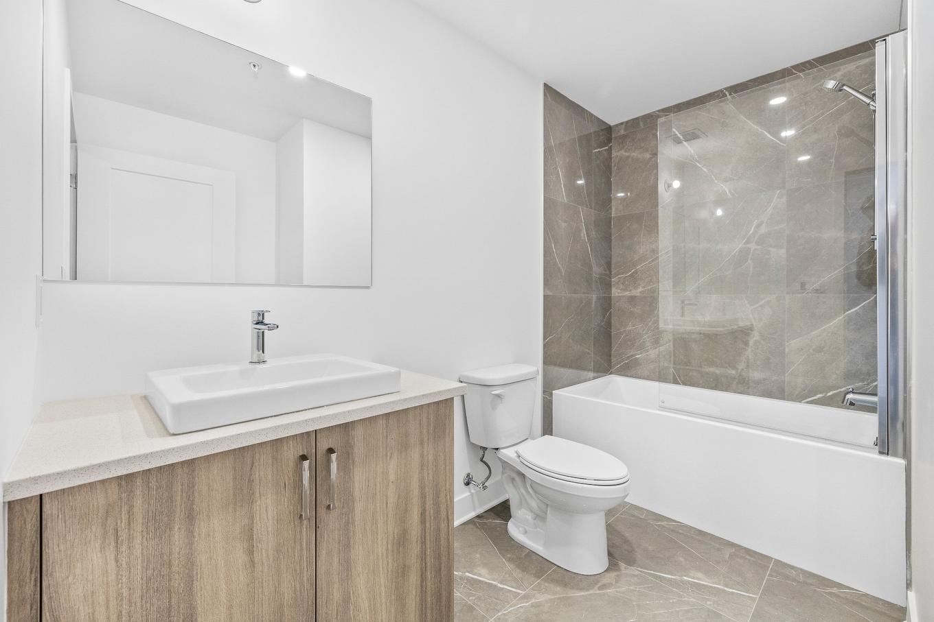 Salle de bains - 505-244 Boul. Hymus, Pointe-Claire, QC - Indoor Photo Showing Bathroom