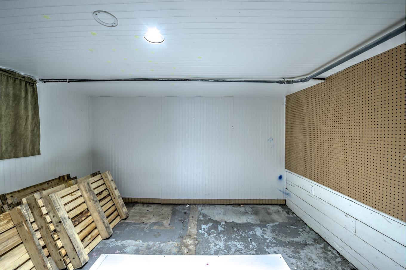 Basement - 816 Rue De La Station, Prévost, QC -