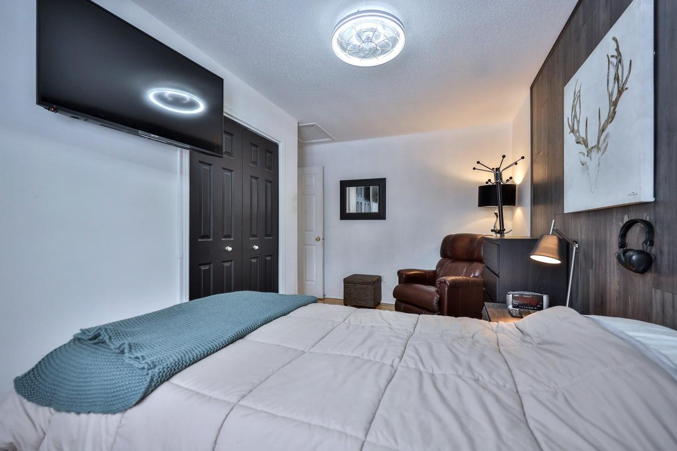 Chambre à coucher - 276 Rue Nixon, Gatineau (Buckingham), QC - Indoor Photo Showing Bedroom