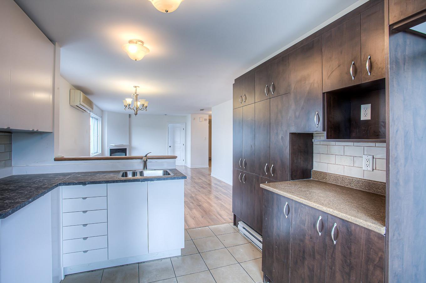 Cuisine - 4658 Rue Esther-Pariseau, Laval (Chomedey), QC - Indoor Photo Showing Kitchen