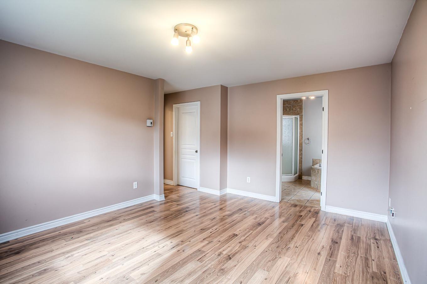 Chambre à coucher - 4658 Rue Esther-Pariseau, Laval (Chomedey), QC - Indoor Photo Showing Other Room