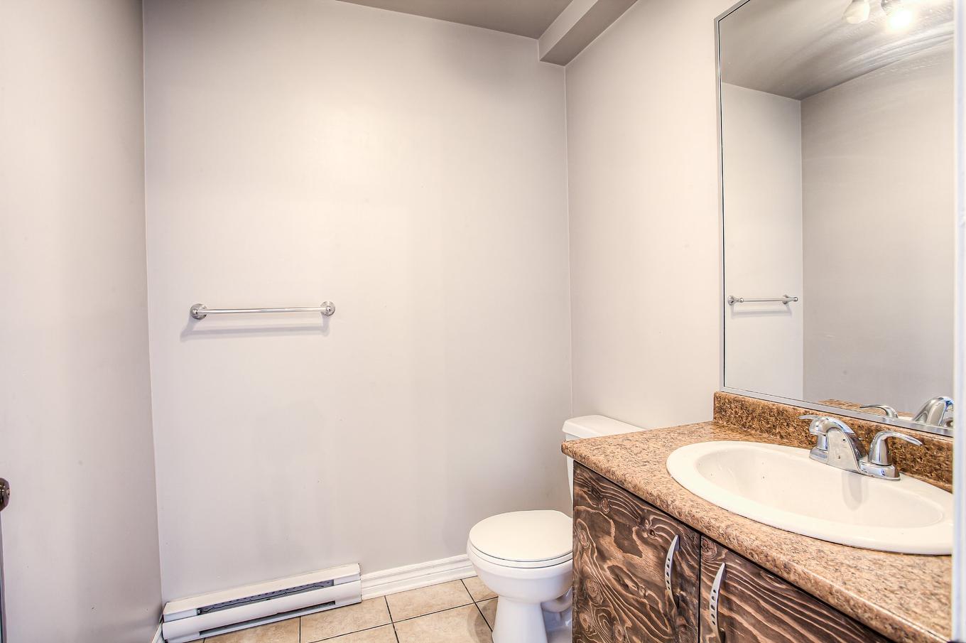 Salle de bains - 4658 Rue Esther-Pariseau, Laval (Chomedey), QC - Indoor Photo Showing Bathroom