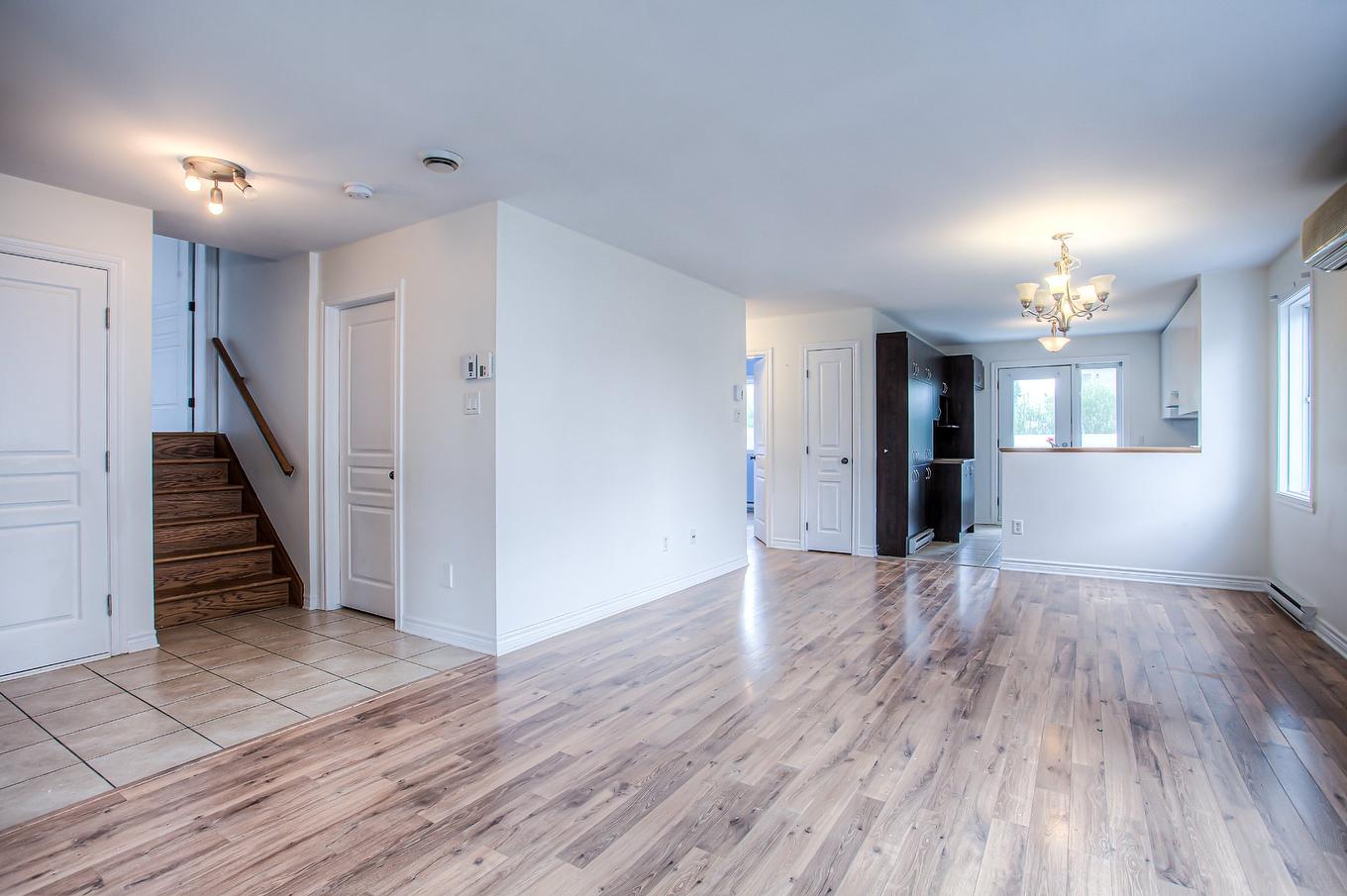 Salon - 4658 Rue Esther-Pariseau, Laval (Chomedey), QC - Indoor Photo Showing Other Room