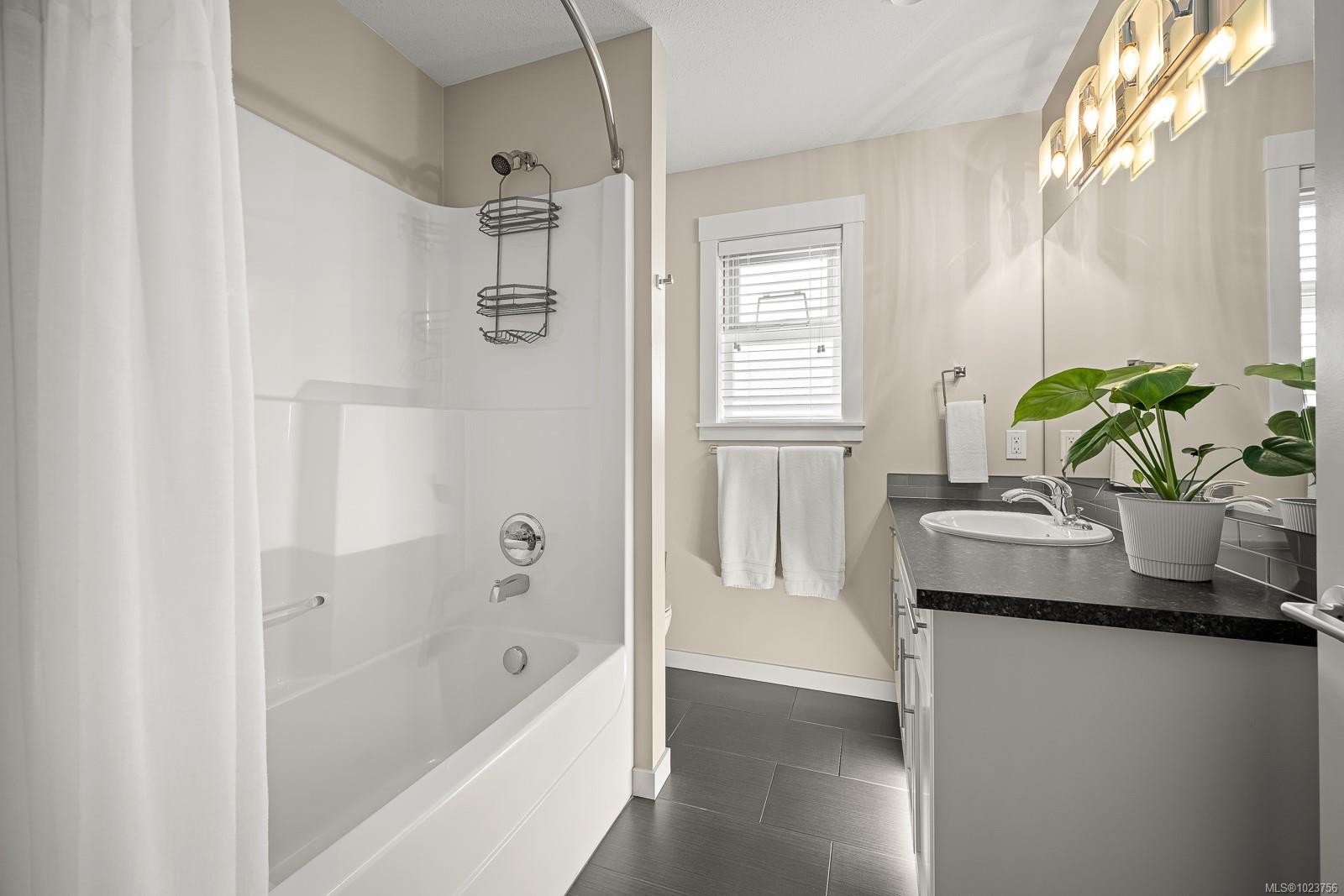 817 Tracker Pl, Comox, BC