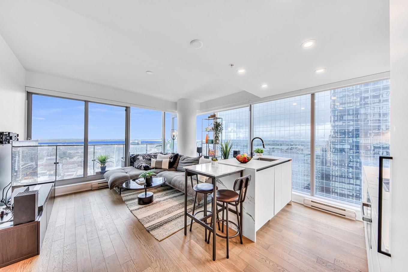 Salon - 2807-720 Rue St-Jacques, Montréal (Ville-Marie), QC - Indoor