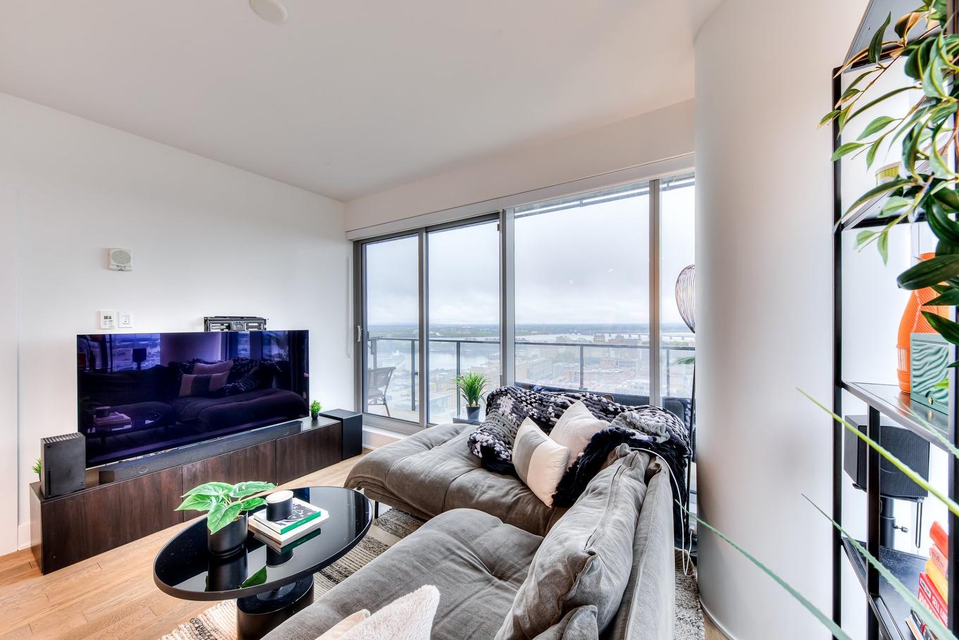 Salon - 2807-720 Rue St-Jacques, Montréal (Ville-Marie), QC - Indoor Photo Showing Living Room