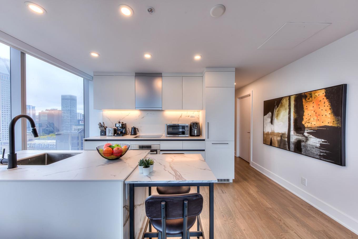 Cuisine - 2807-720 Rue St-Jacques, Montréal (Ville-Marie), QC - Indoor Photo Showing Kitchen With Upgraded Kitchen