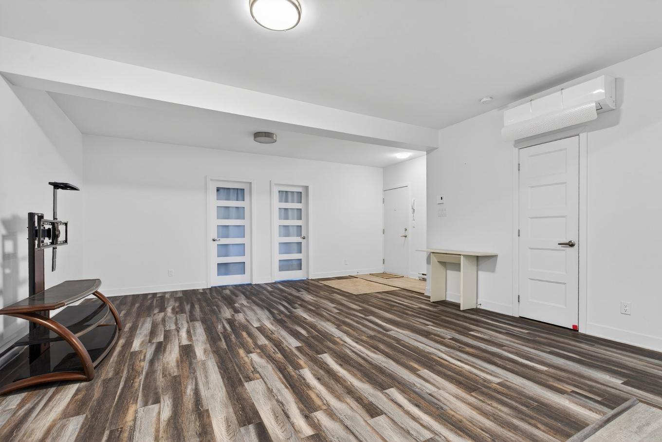 Salon - 3717 Rue Wellington, Montréal (Verdun/Île-Des-Soeurs), QC - Indoor Photo Showing Other Room