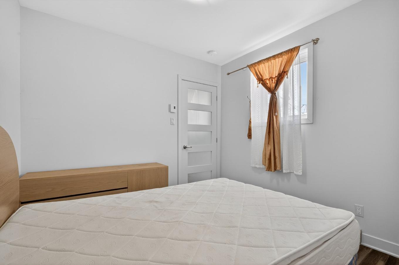 Chambre à coucher - 3717 Rue Wellington, Montréal (Verdun/Île-Des-Soeurs), QC - Indoor Photo Showing Bedroom