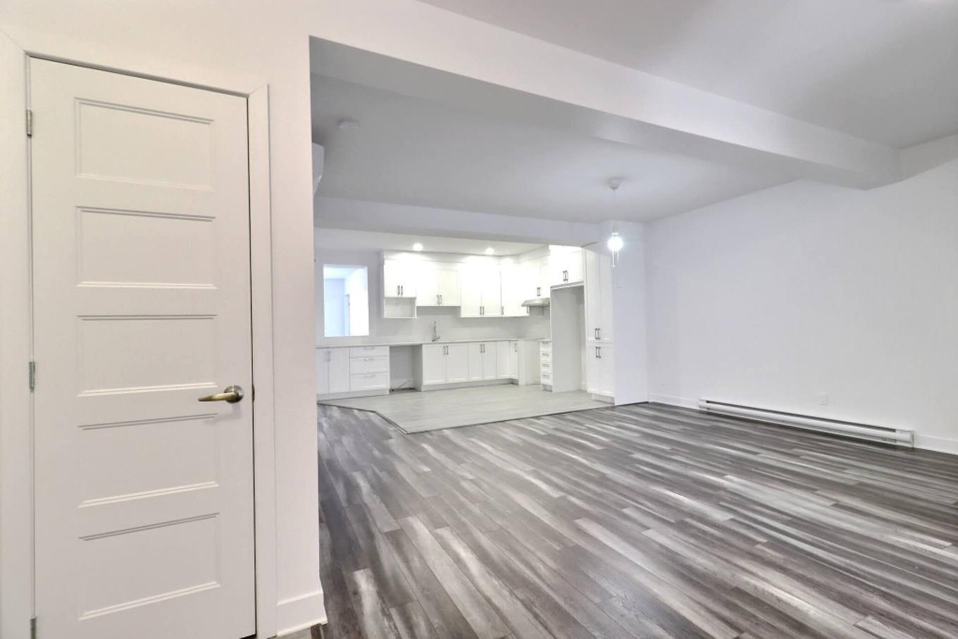 Salon - 3717 Rue Wellington, Montréal (Verdun/Île-Des-Soeurs), QC - Indoor Photo Showing Other Room