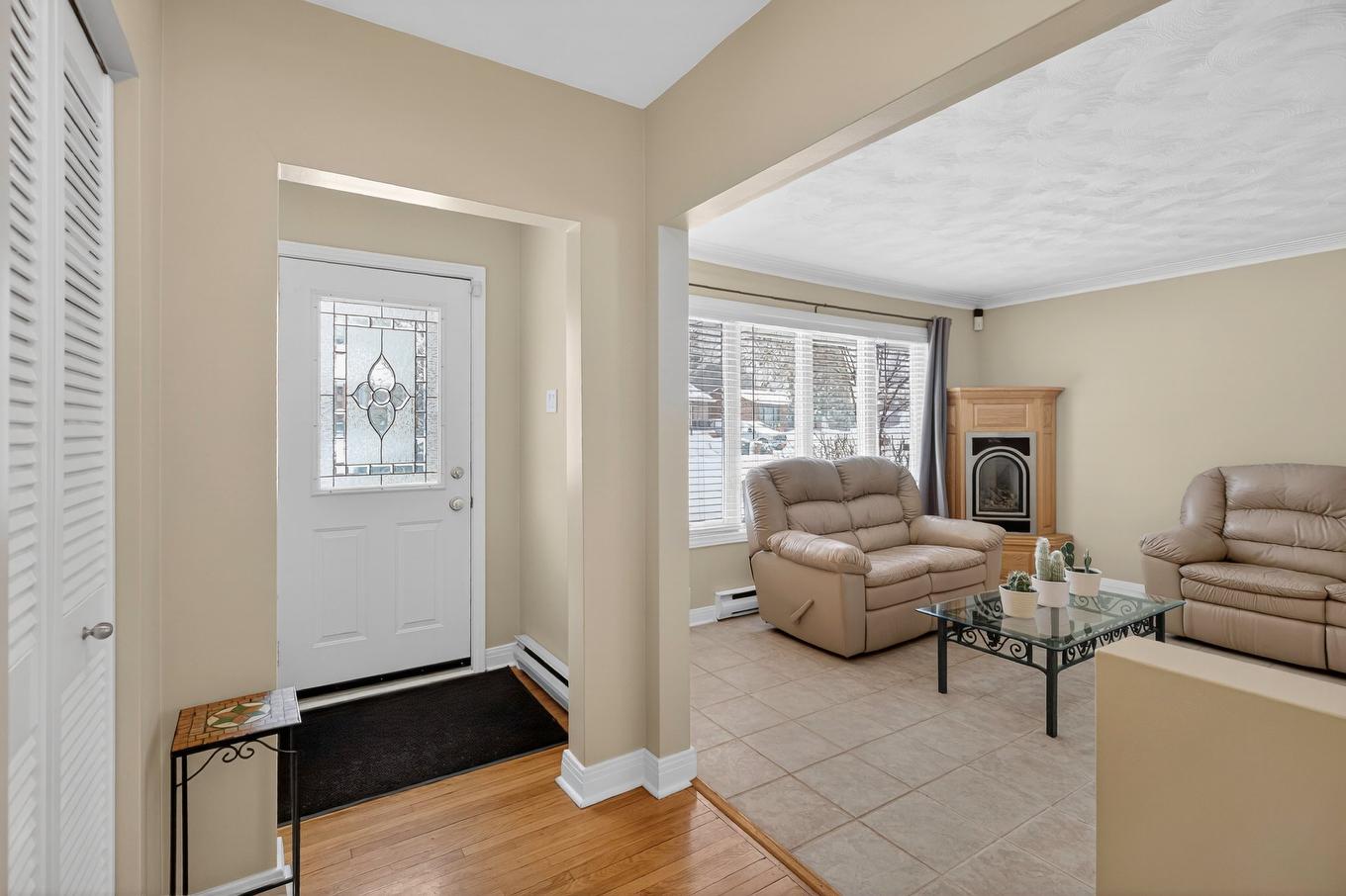 Hall - 18 Rue Legault, Gatineau (Hull), QC - Indoor