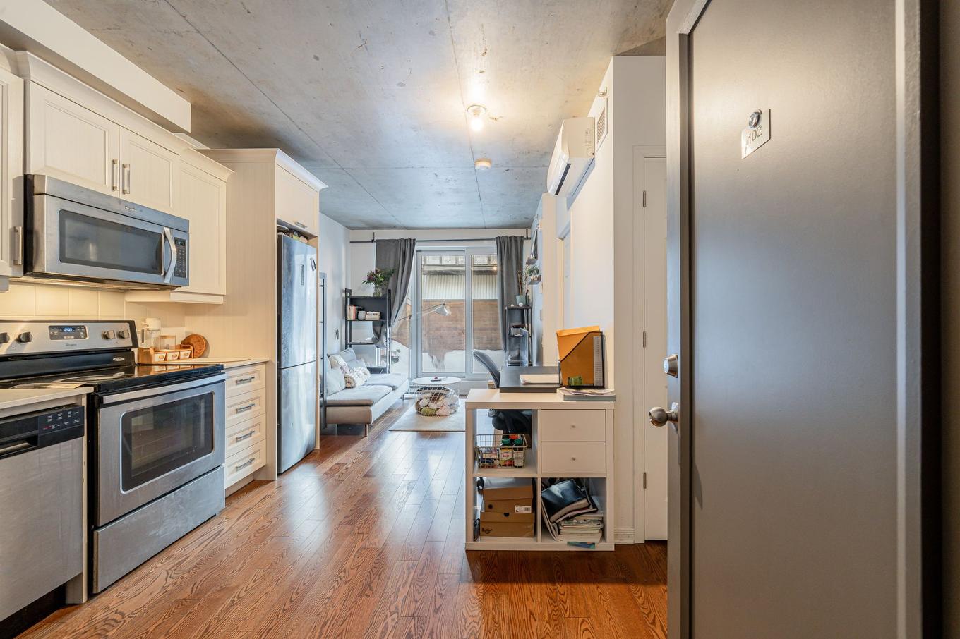 Hall - 102-1205 Rue Mackay, Montréal (Ville-Marie), QC - Indoor Photo Showing Kitchen